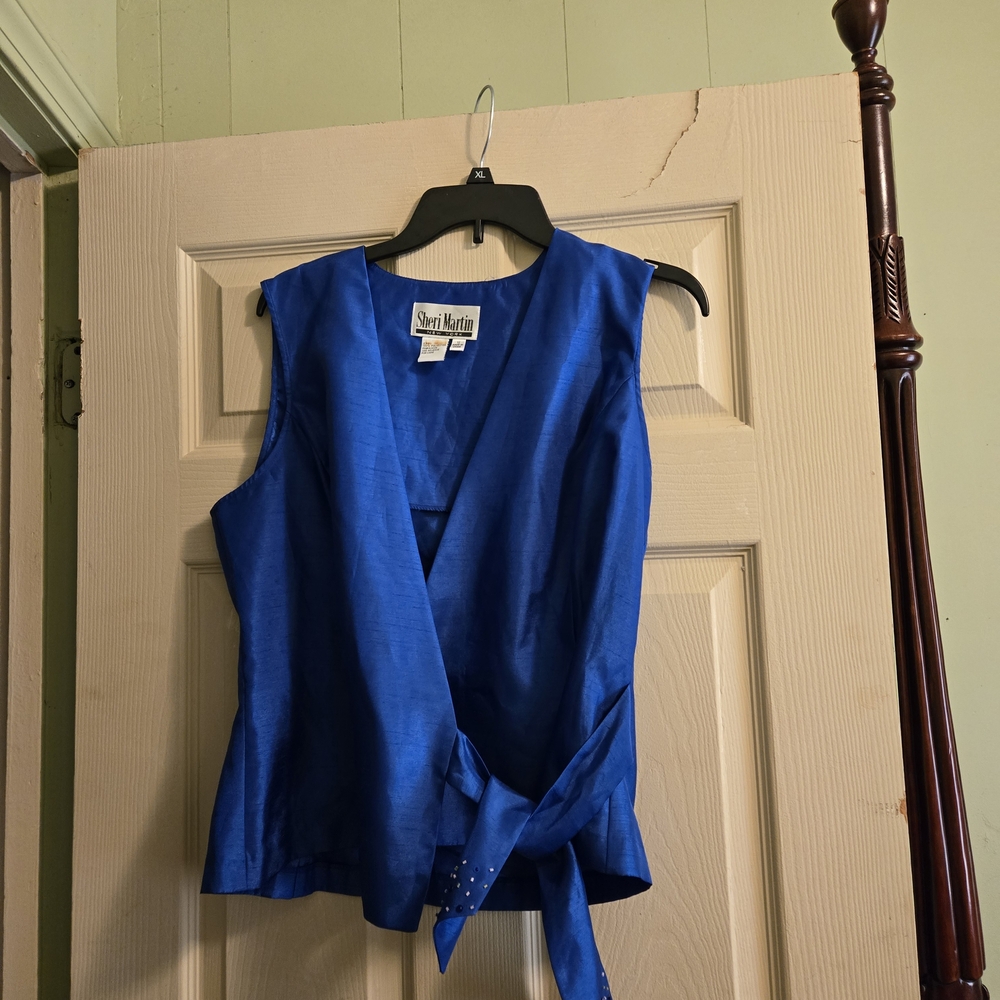 Elegant Blue Sleeveless Blouse